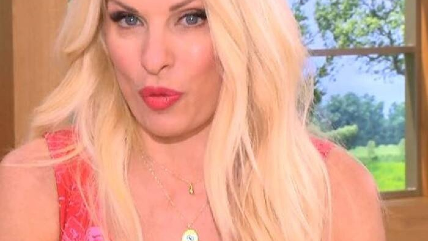 Η σέξι εμφάνιση της Μενεγάκη