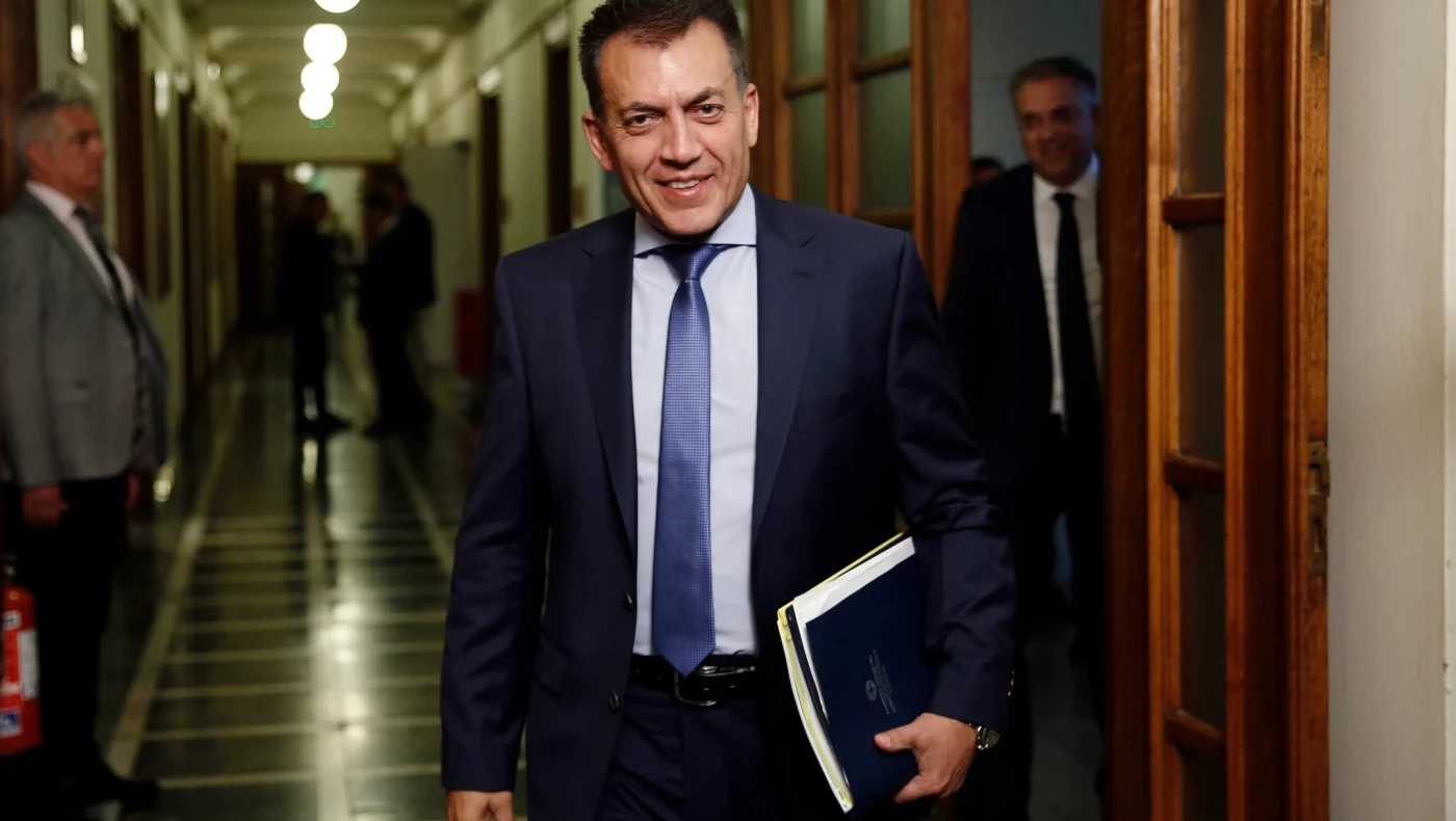 Βρούτσης: «Από σήμερα ξεκινάει το restart της οικονομίας!»