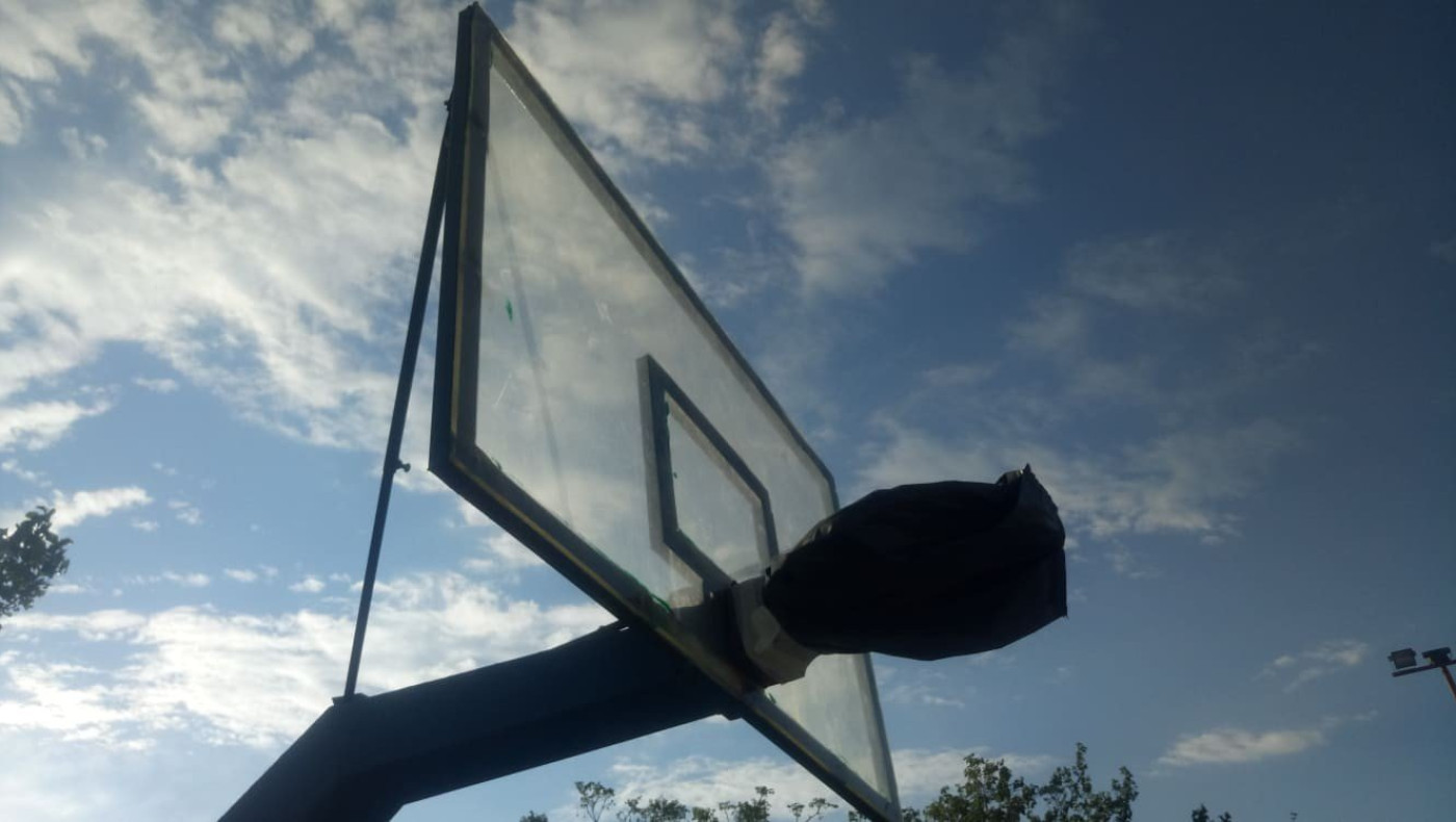 Έβαλαν σακούλες στις στεφάνες του Ποσειδώνιου!