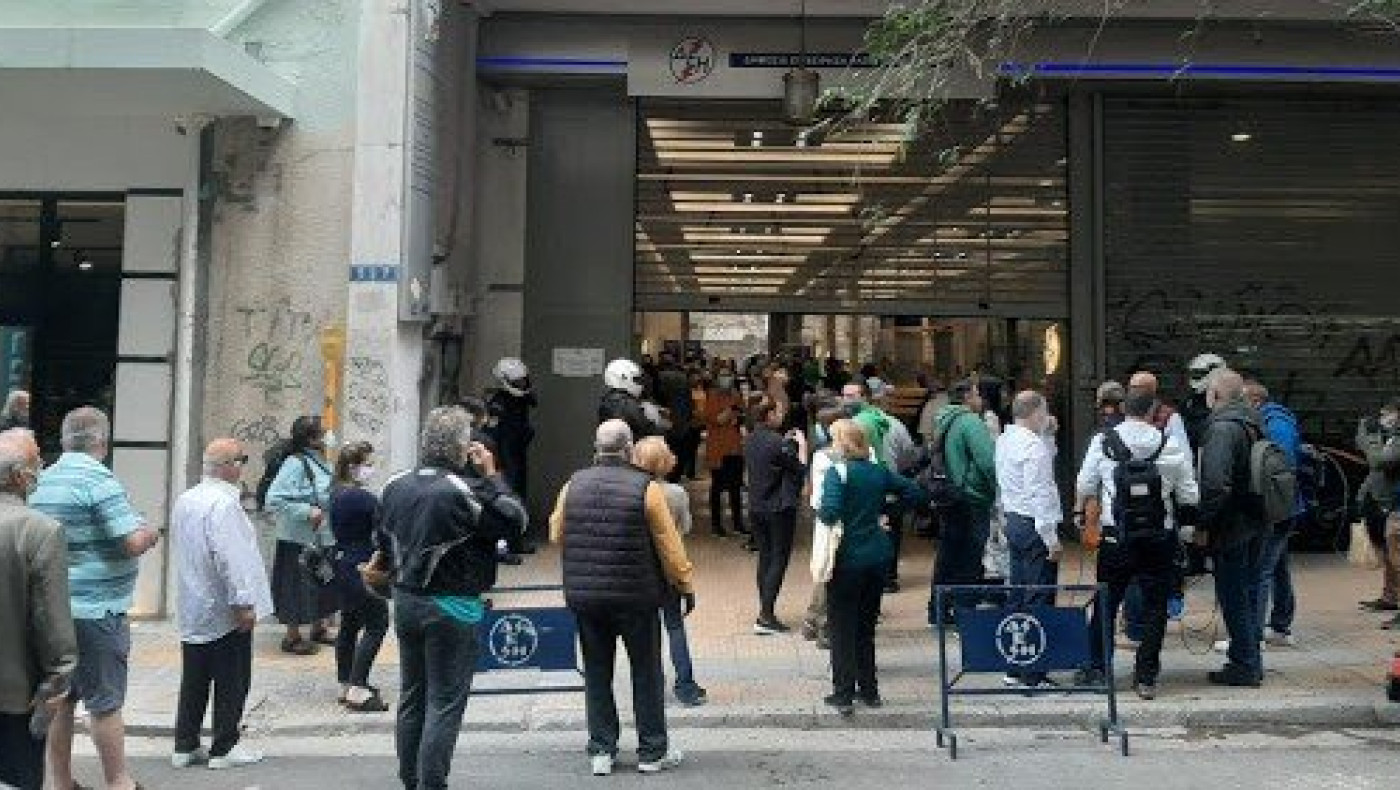 Ουρές 1.000 ατόμων στη ΔΕΗ από τις 5 το πρώι