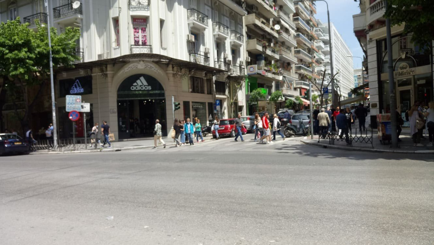 Μικρές ουρές στα πολυκατάστηματα, λογική η κίνηση στην αγορά