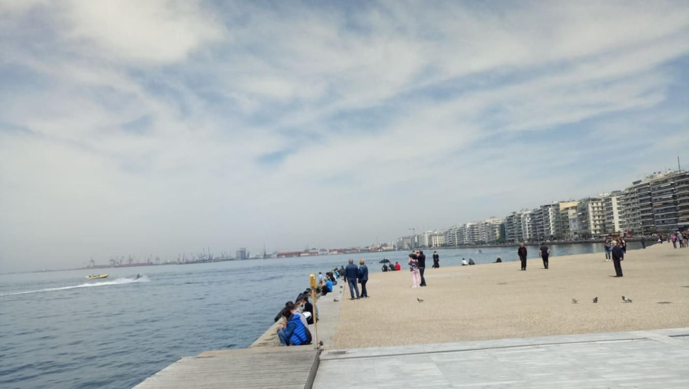 Εκπληκτικό θέαμα: «Όργωσαν» τον Θερμαϊκό με τα τζετ σκι τους!