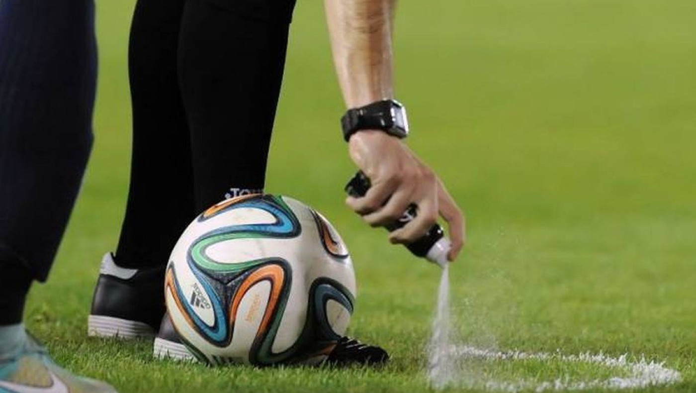 Ο καλύτερος διαιτητής,﻿ το εξοχικό και το κότερο