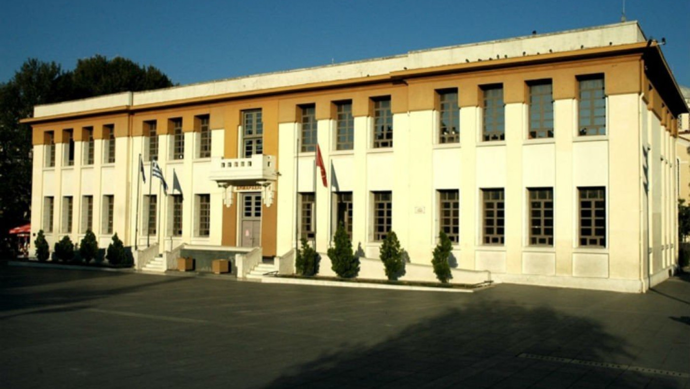 Χαμός στο δημοτικό συμβούλιο Καλαμαριάς: Πιάστηκαν στα χέρια!