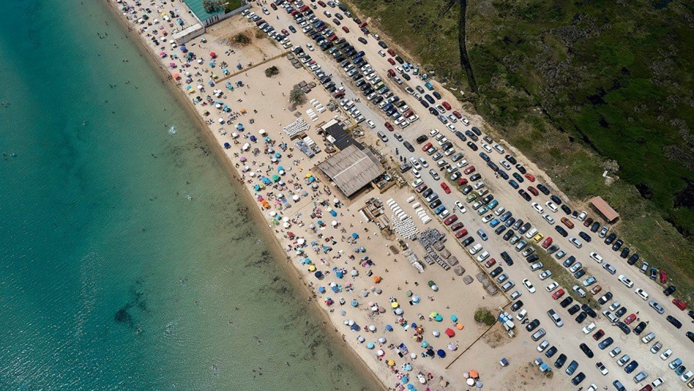 Θεσσαλονίκη: Χαμός με κρατήσεις σε beach bar της Επανομής