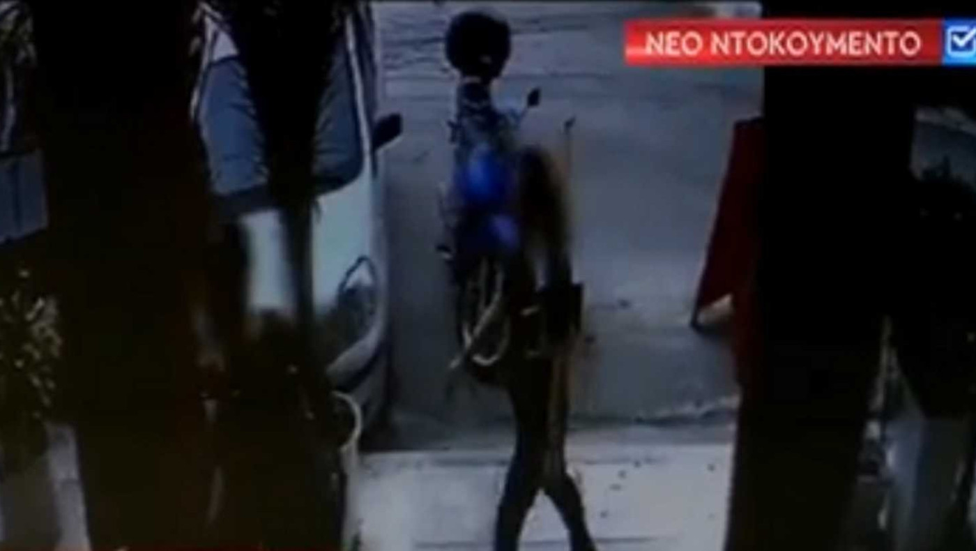 Επίθεση με βιτριόλι: Δύο μαυροφορεμένες γυναίκες σε νέο βίντεο ντοκουμέντο