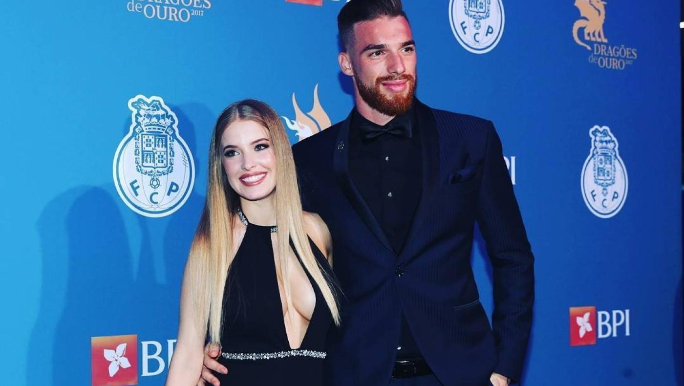 Γυμνή στην μπανιέρα η σύζυγος του Ζοσέ Σα