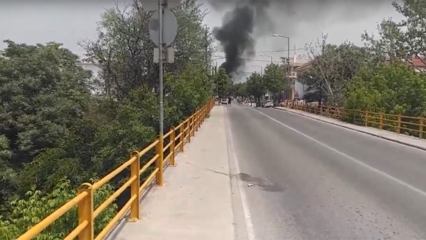 Λάρισα: Επεισόδια και φωτιές από τους Ρομά!