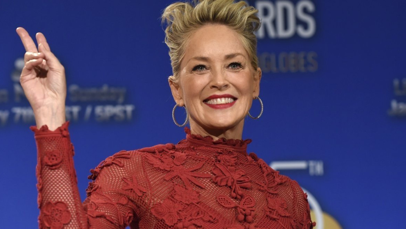 Σάρον Στόουν: Πόζαρε με εσώρουχα και αναβίωσε το θρυλικό σταυροπόδι