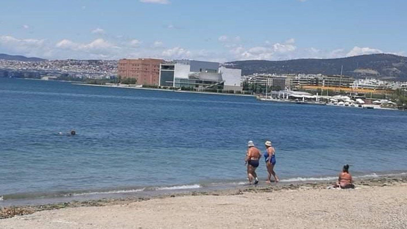 Ζέστανε o καιρός και έκαναν μπάνιο στο Καραμπουρνάκι!