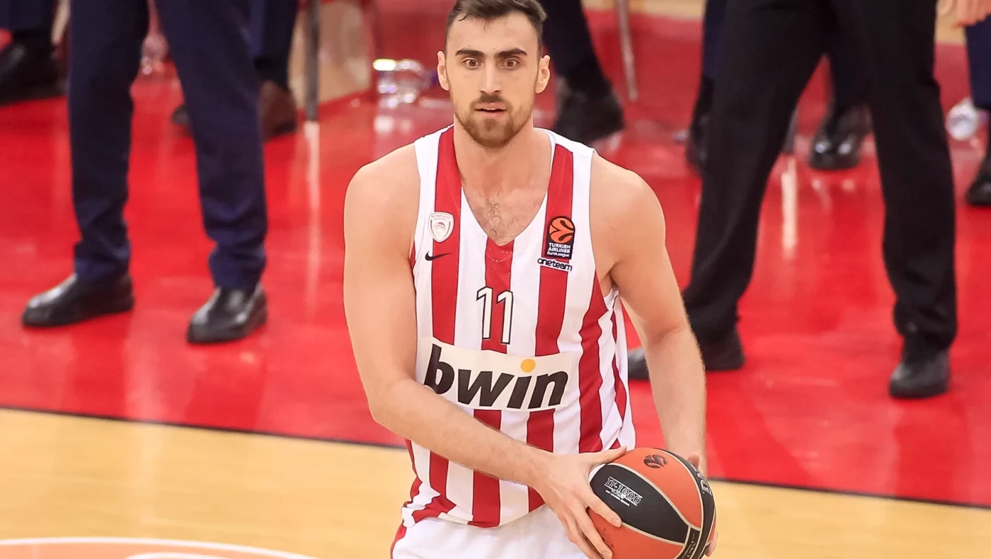 Τέλος από τον Ολυμπιακό ο Μιλουτίνοβ, τον ανακοίνωσε η ΤΣΣΚΑ!