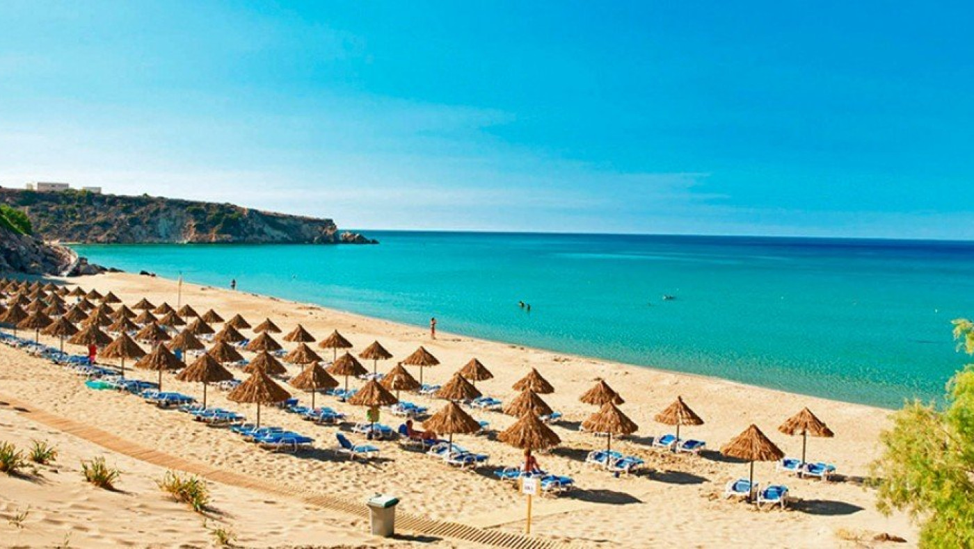 «Ναι» σε αλκοόλ και μουσική στις παραλίες