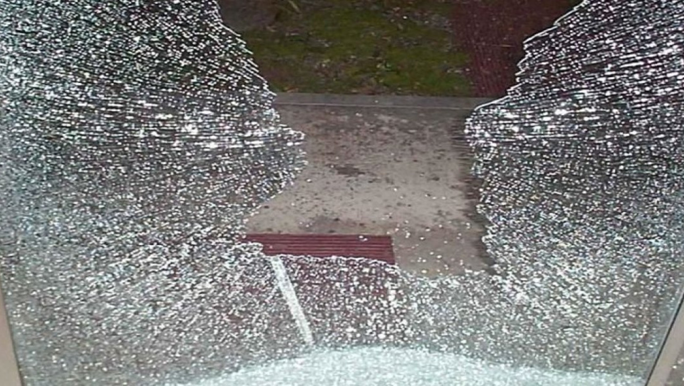 Φθορές σε καταστήματα στην οδό Ολυμπιάδος