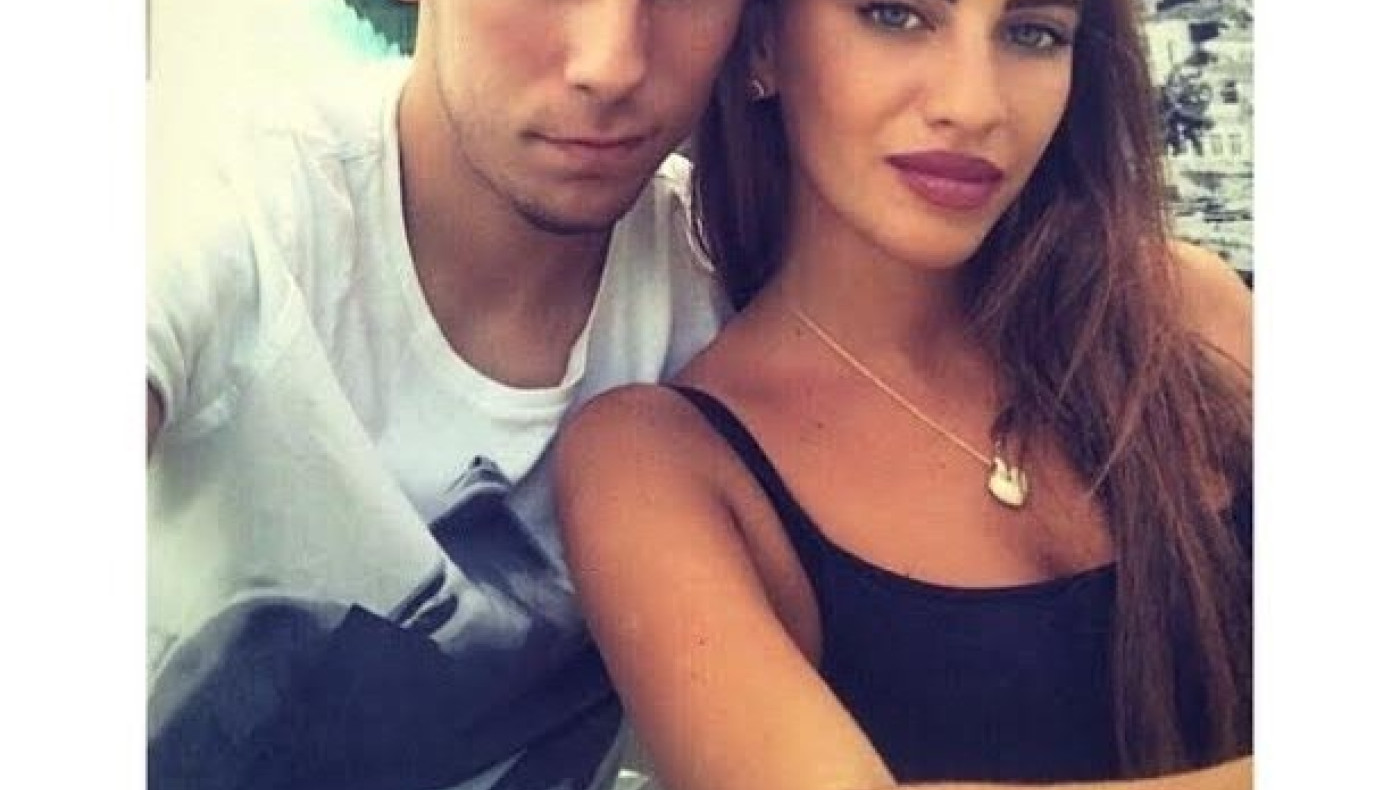 Η καυτή σύντροφος του υιού Δώνη (pics)