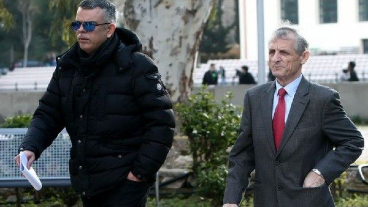 Έβγαλαν... μαχαίρια με το «καλημέρα»