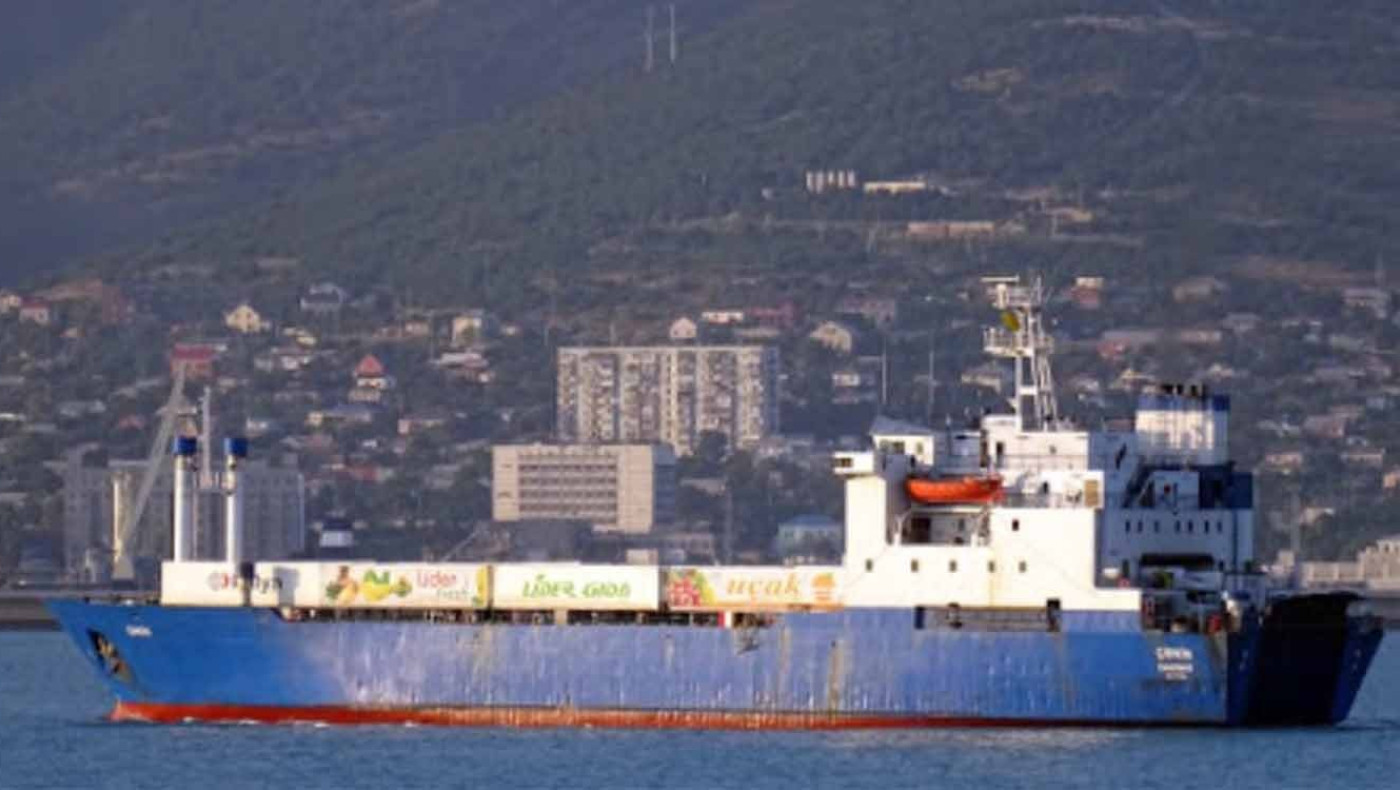 Πλοίο γεμάτο όπλα πλέει προς Λιβύη συνοδεία τουρκικών φρεγατών