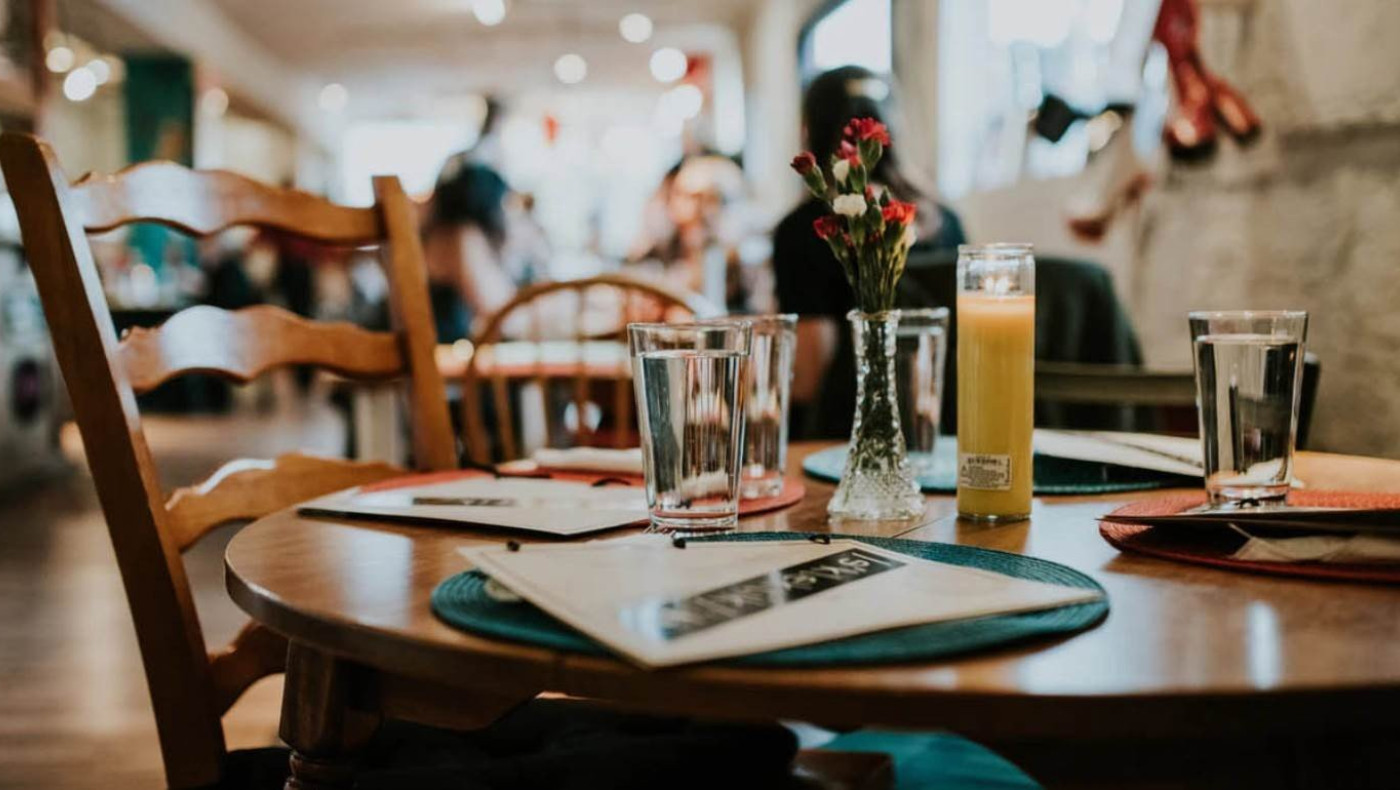 Παπαθανάσης για εστίαση: «Άνοιγμα μετά το Πάσχα σε ανοιχτούς χώρους»