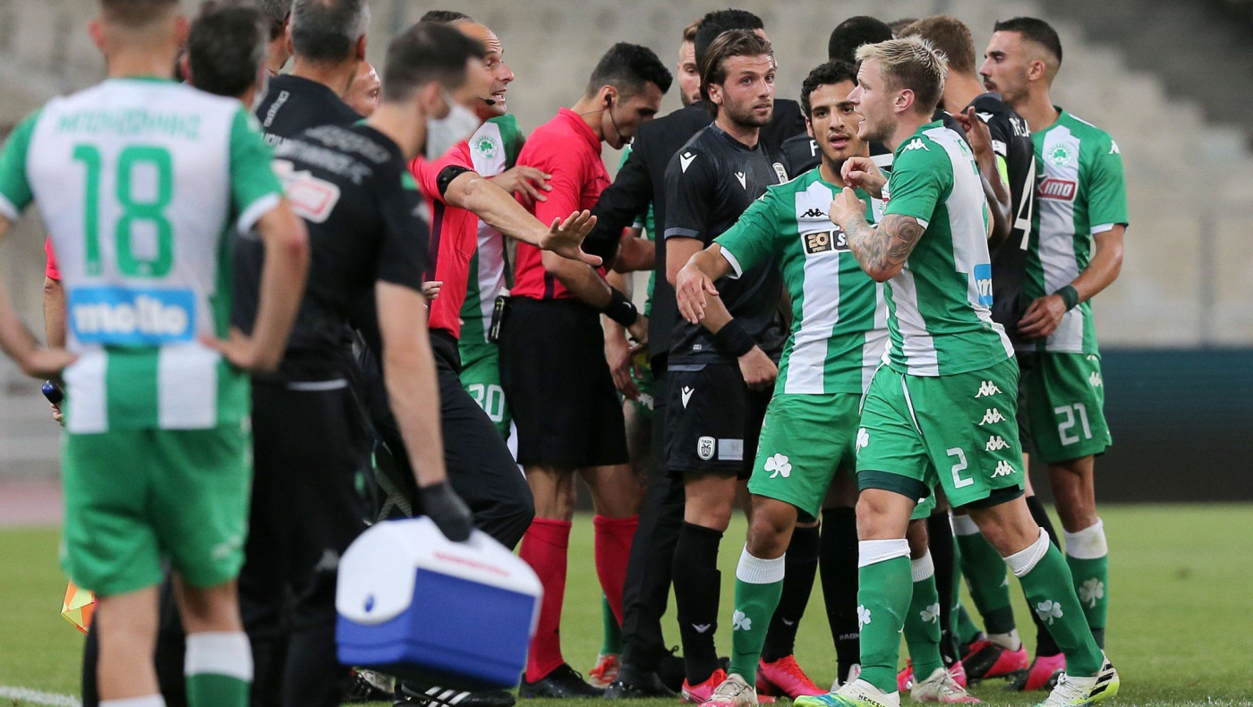 Στο γήπεδο «πλακώθηκαν», στα αποδυτήρια ηρέμησαν