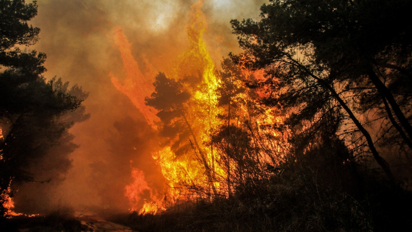 Μεγάλη φωτιά σε εξέλιξη στο Άγιον Όρος