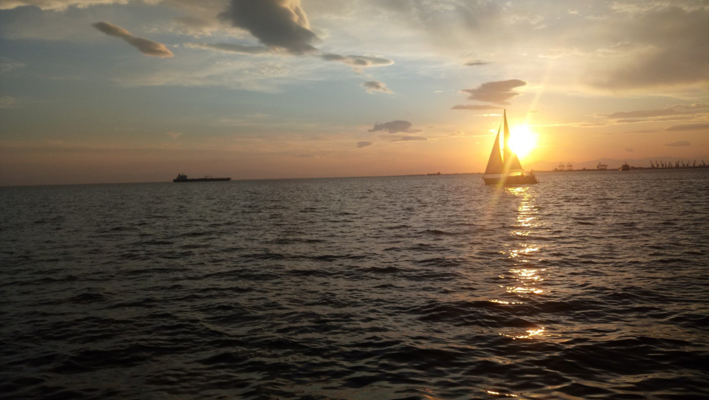 ﻿Πρωτόγνωρες εικόνες αντίκρισαν οι κάτοικοι του Καλοχωρίου με τη θάλασσα που... έφυγε