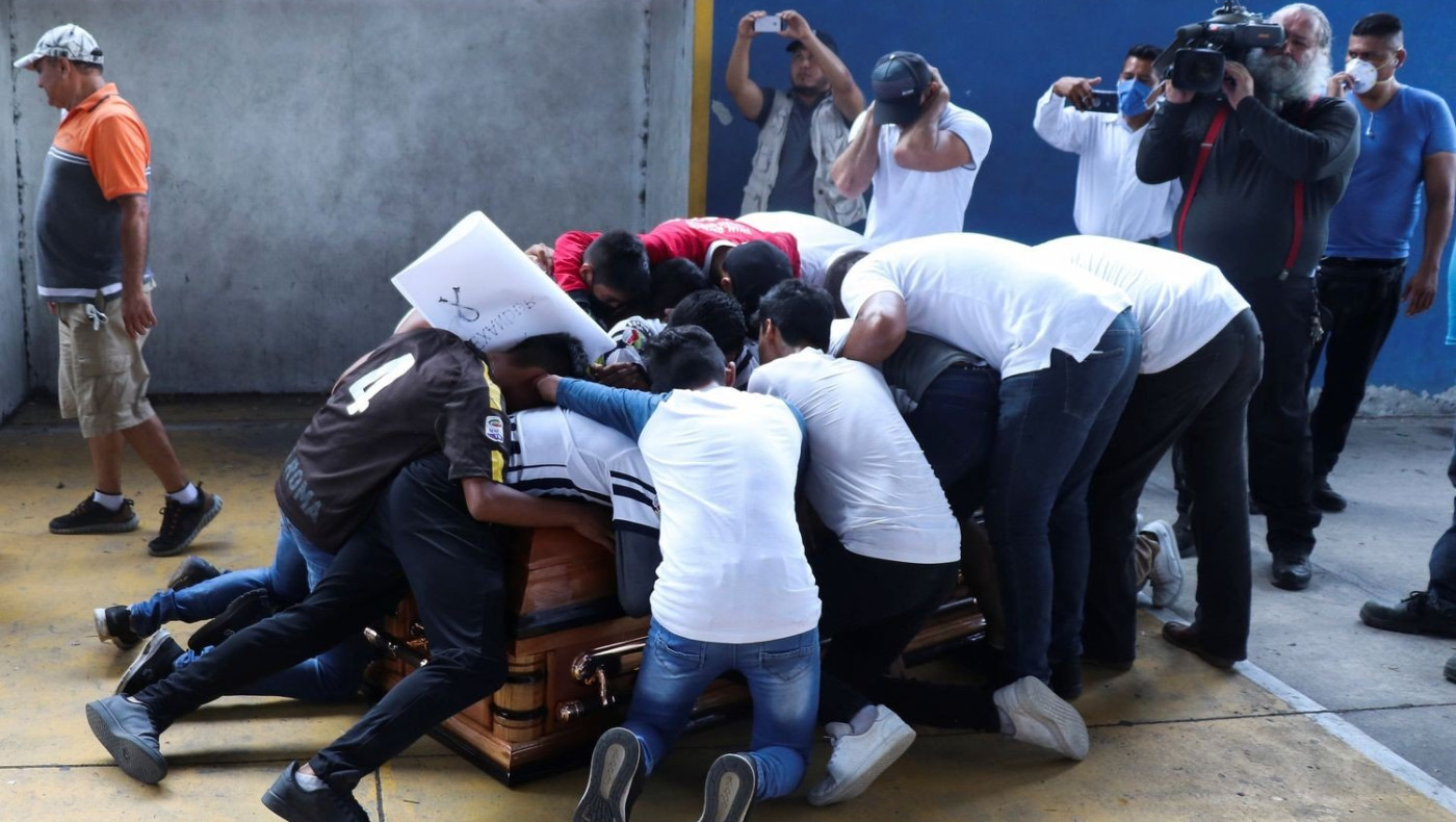 ΣΥΓΚΛΟΝΙΣΤΙΚΟ: Πήγαν το φέρετρο με τον 16χρονο στην αλάνα για το τελευταίο γκολ