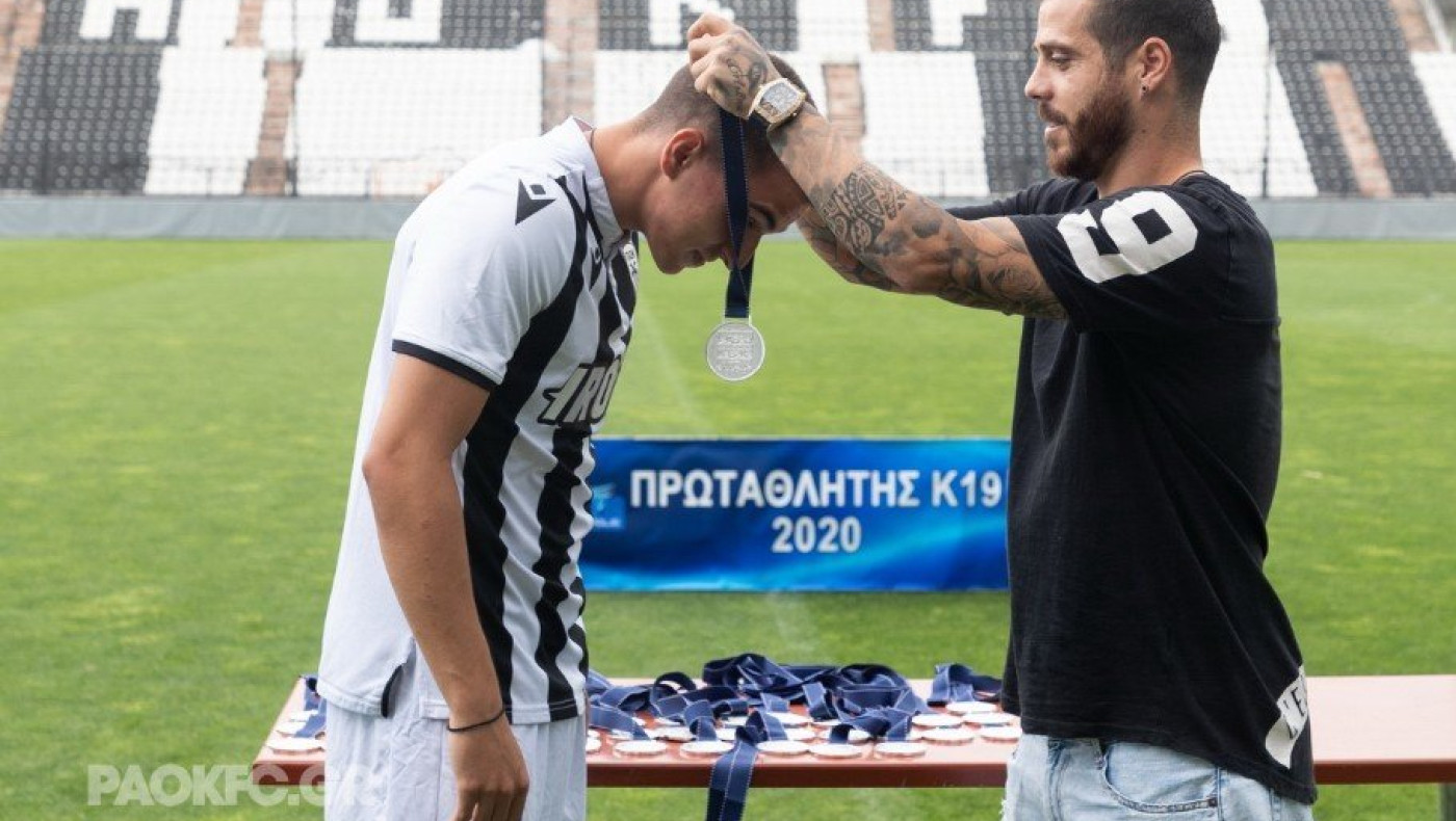 ΠΑΟΚ Κ19: Παρέλαβαν την κούπα από τα χέρια του Βιεϊρίνια!