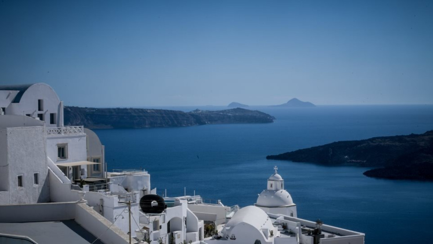 Σαντορίνη: Ψάχνουν αεροπορικά για να φύγουν από το νησί