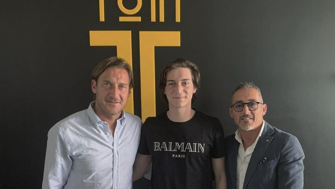 Ο πρώτος πελάτης του μάνατζερ Τότι