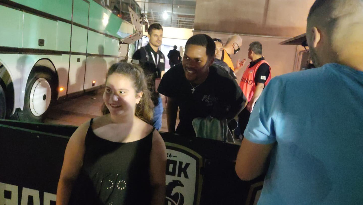 Αποθεώθηκε ο Άκπομ έξω από την Τούμπα