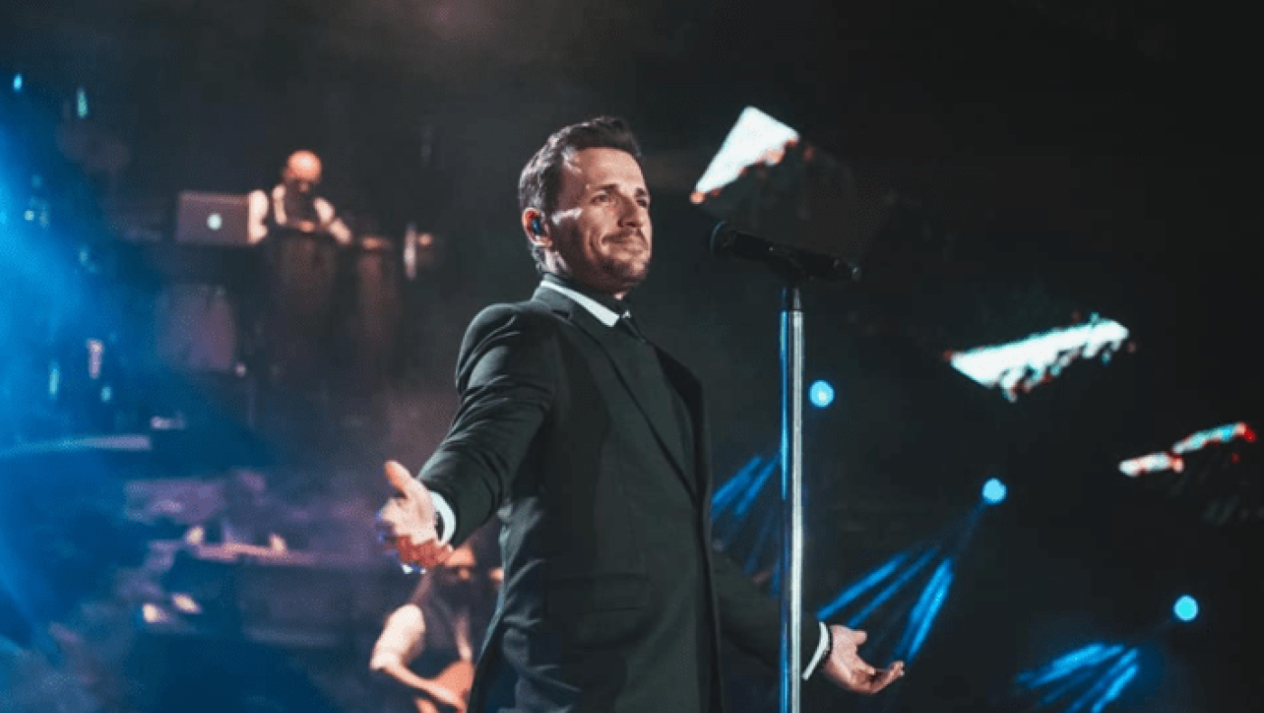 Σουίτες, μπάτλερ και ντουζιέρες στο κέντρο που τραγουδάει ο Βέρτης