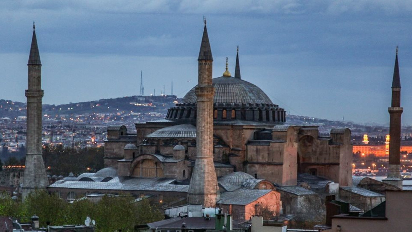 Αγία Σοφία: Τον Ακάθιστο Ύμνο έψαλλαν στην Τήνο ιερείς και πιστοί