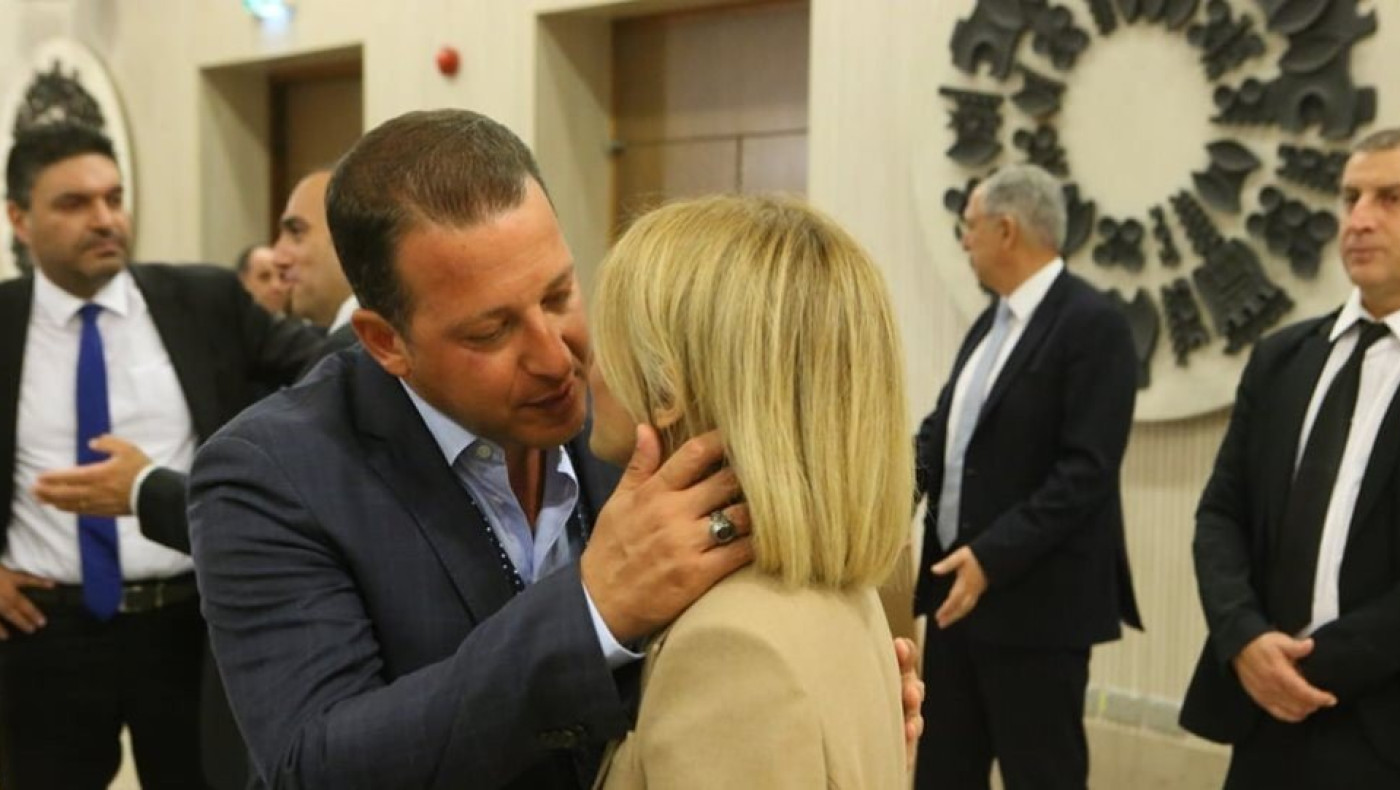 Κύπρος: Χαμός στο Twitter με το θερμό φιλί στη νέα υπουργό Δικαιοσύνης