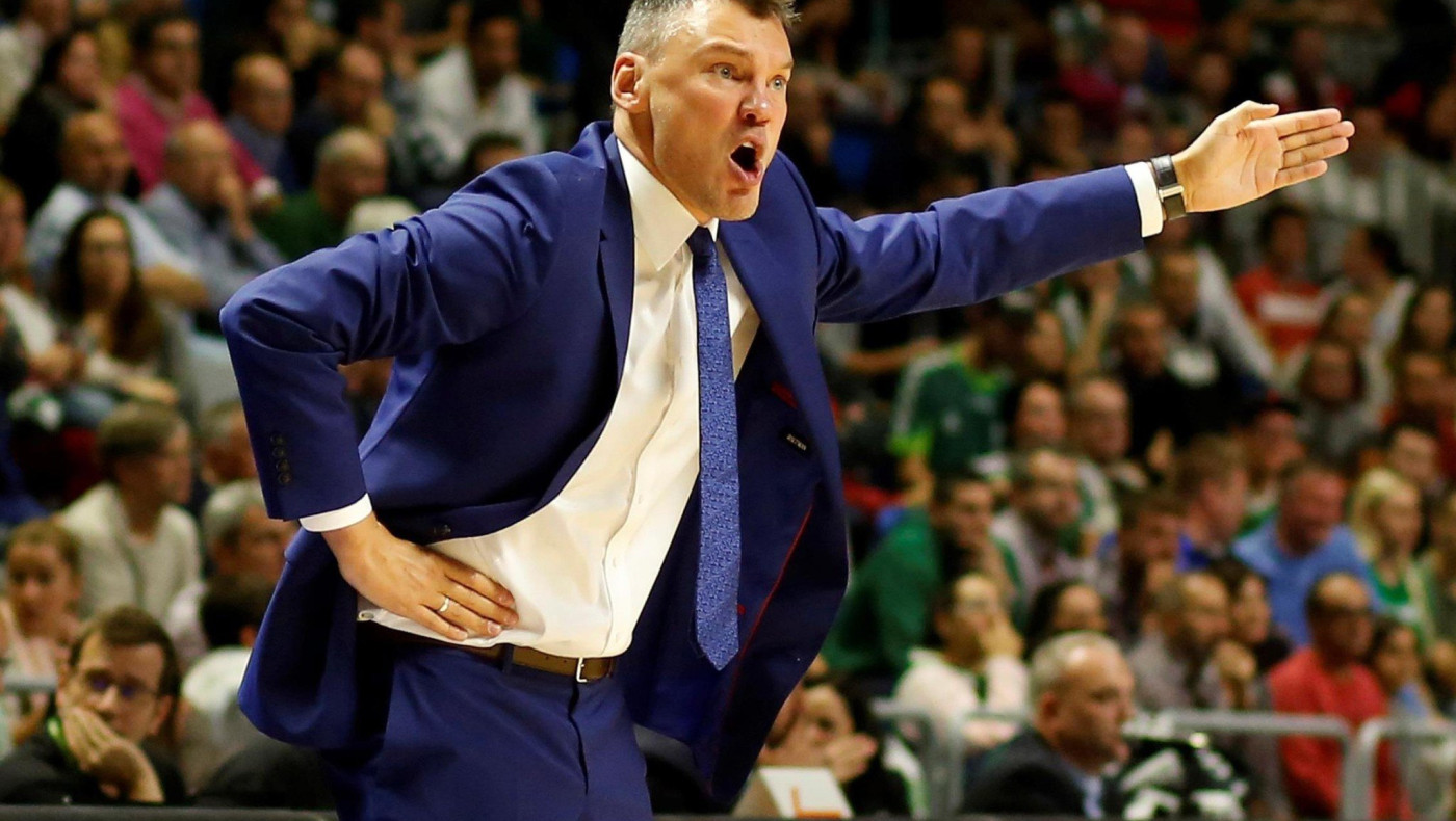 Χαμός στο Κολωνάκι: Ο Γιασικεβίτσιους τραγούδησε τον ύμνο του Παναθηναϊκού