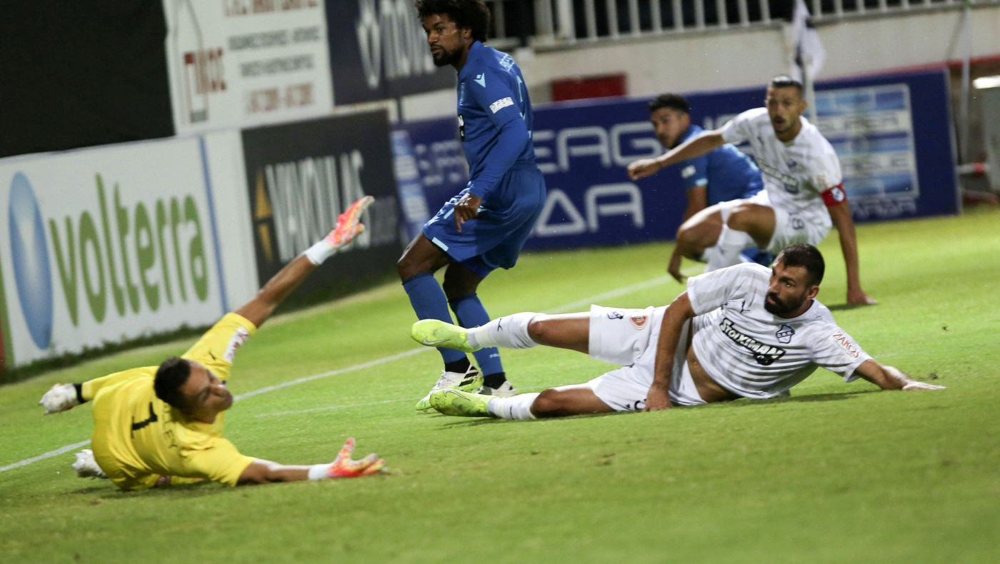 Δεν πετούν... Σέρνονται! Γιατί;