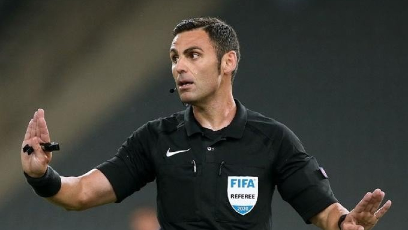 Νέα ξεφτίλα με Κομίνη, έδωσε με VAR πέναλτι - φάντασμα και χάρισε κόκκινη στον Ολυμπιακό