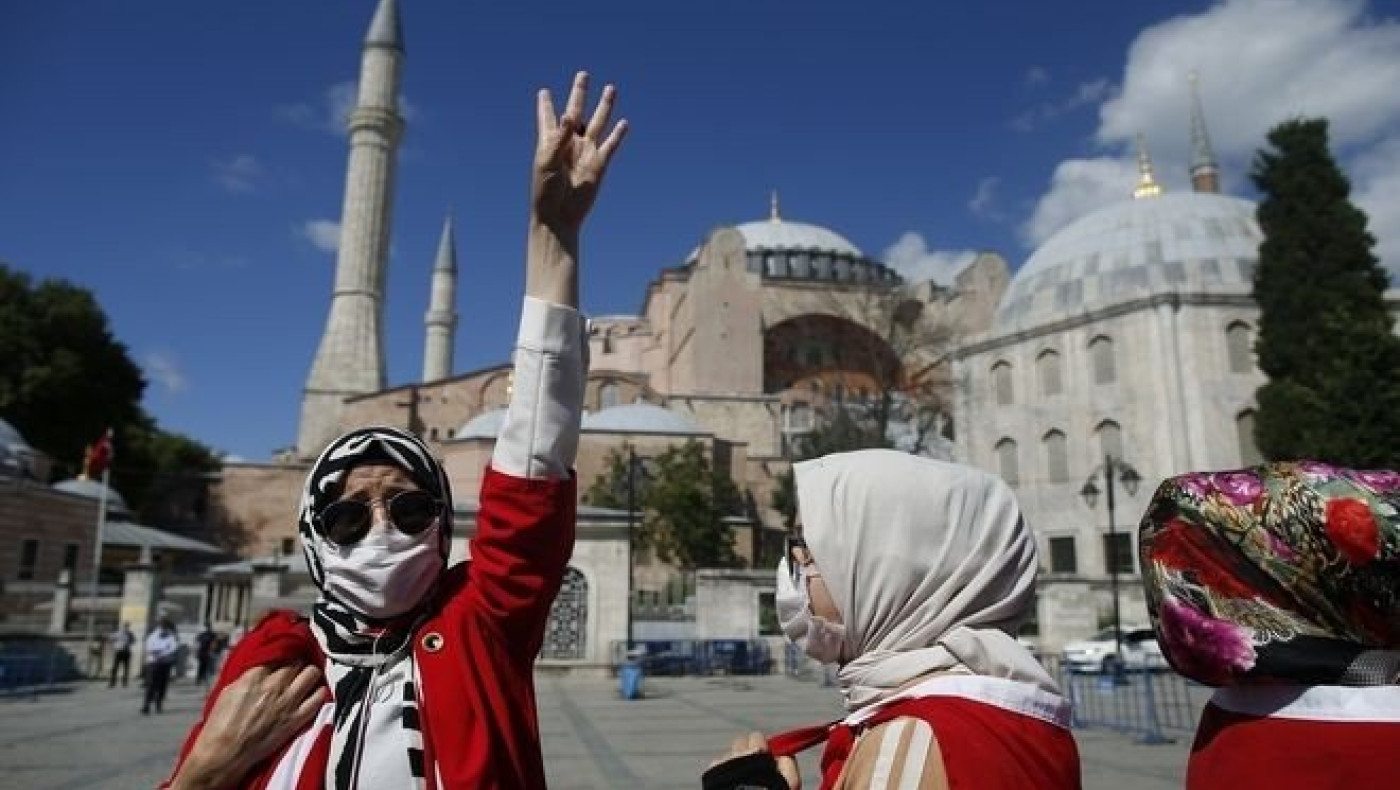 «Εκμεταλλεύεται την Αγία Σοφία για πολιτικούς σκοπούς ο Ερντογάν»