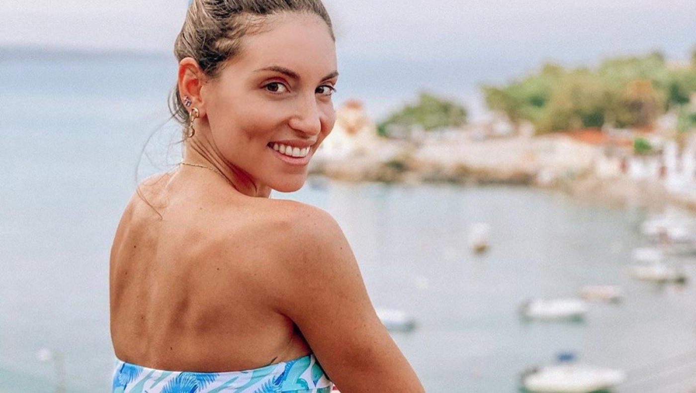 Εντυπωσιακή με το μαγιό της η Αθηνά Οικονομάκου