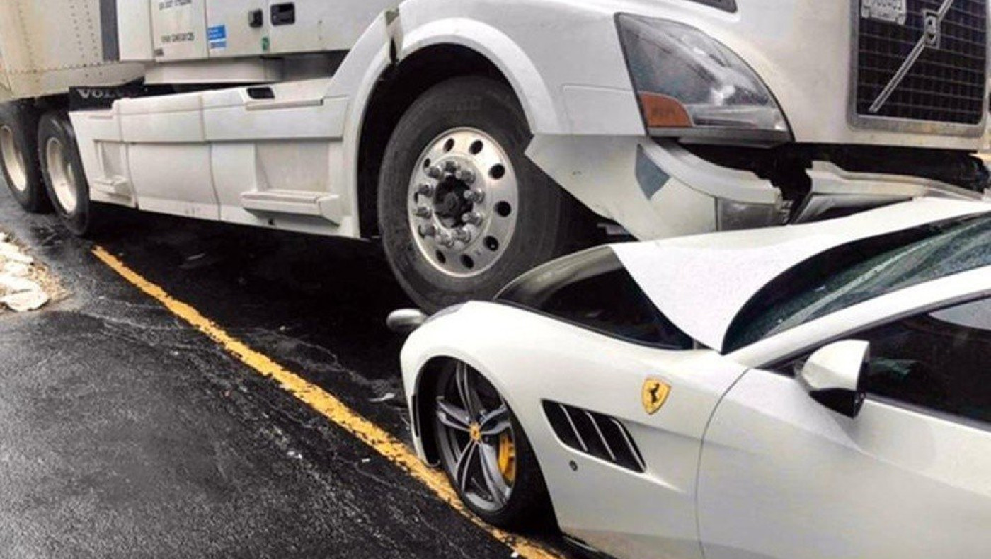 «Κοπάνησε» με φορτηγό τη Ferrari του εργοδότη του!