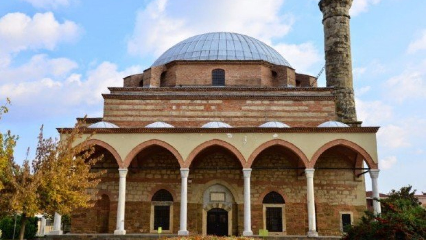 Τρίκαλα: Πέταξαν πέτρες στο Κουρσούμ Τζαμί