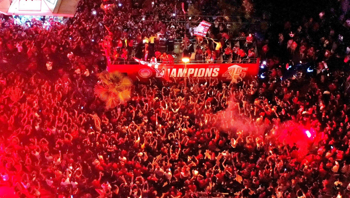 H απάντηση του Πέτσα για τους πανηγυρισμούς στον Πειραιά