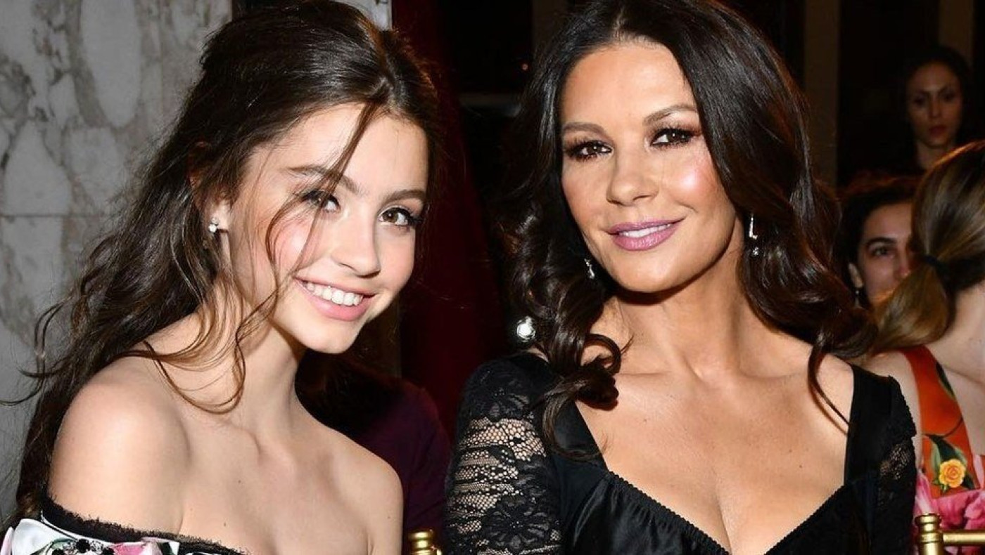 Κούκλα η κόρη της Κάθριν Ζέτα Τζόουνς