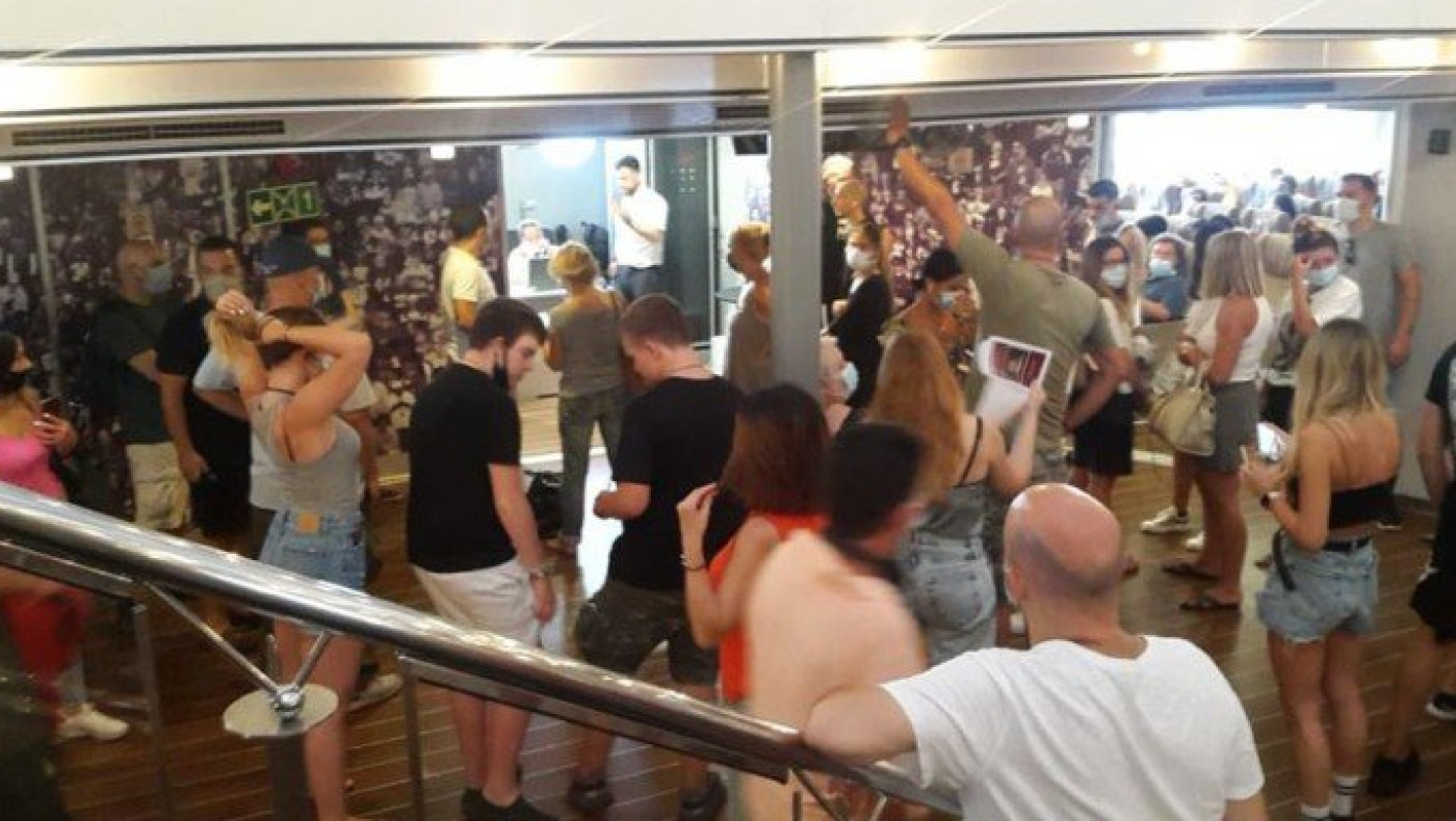 Σύρος: «Εξεγέρθηκαν» οι επιβάτες πλοίου, έφοδος του λιμενικού