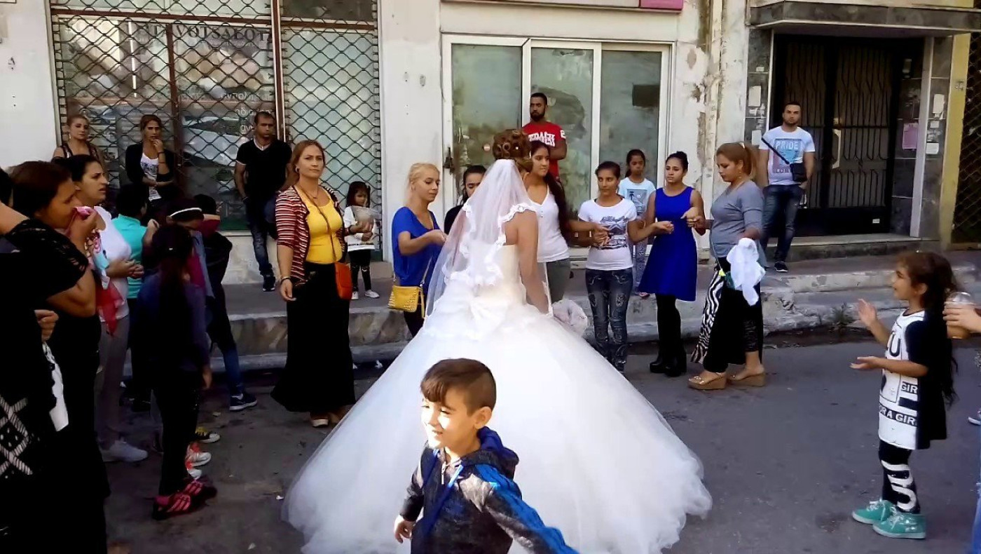 Τσιγγάνικο γλέντι στον Δενδροπόταμο εν μέσω κορωνοϊού (βίντεο)