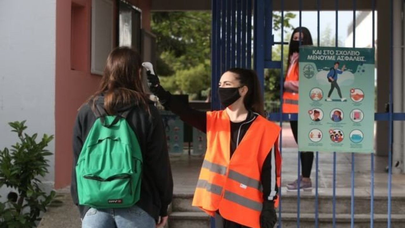 Εκ περιτροπής διδασκαλία στα σχολεία με μάσκες!