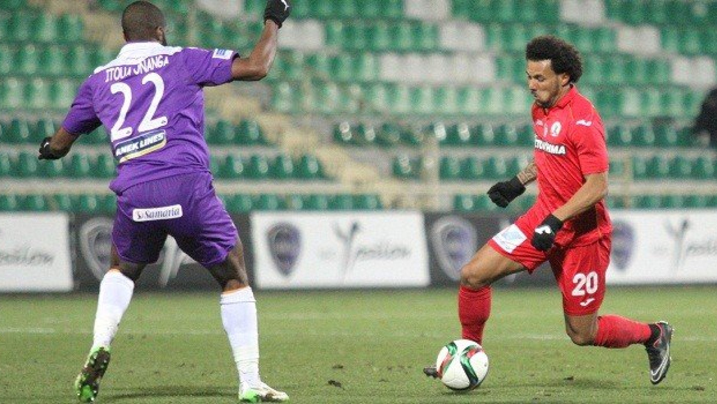 «Βουλιάζει» μέσα στα «Πηγάδια»