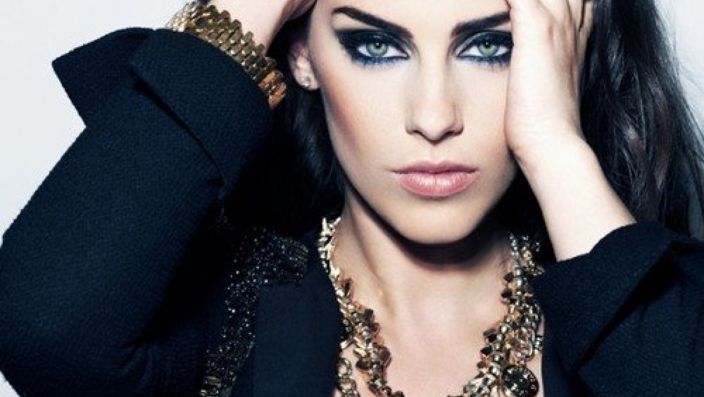 Φωτιές ανάβεις με το κορμί σου... (pics)