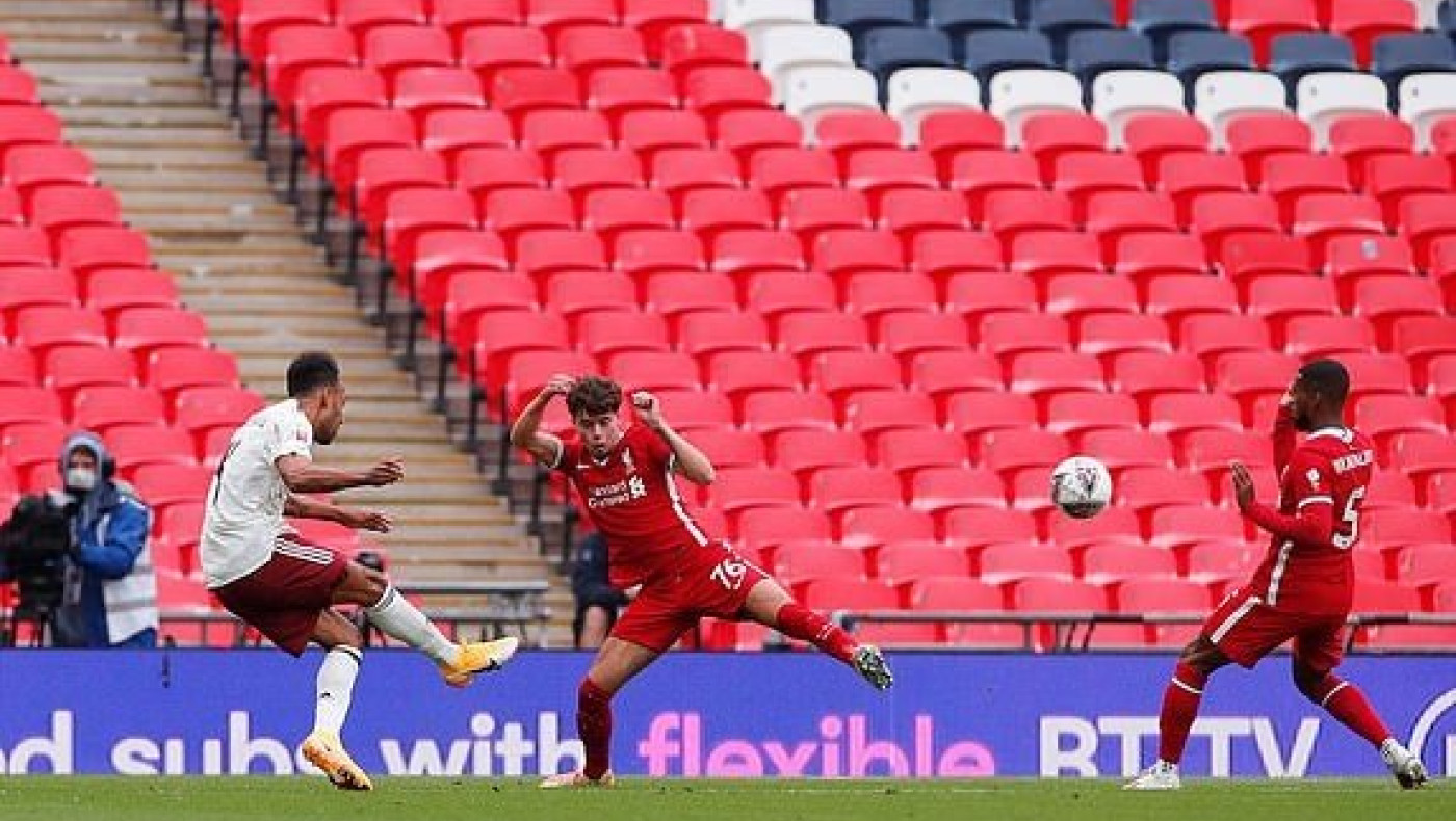 Το υπέροχο γκολ του Ομπαμεγιάνγκ στον τελικό του Community Shield με τη Λίβερπουλ (vid)