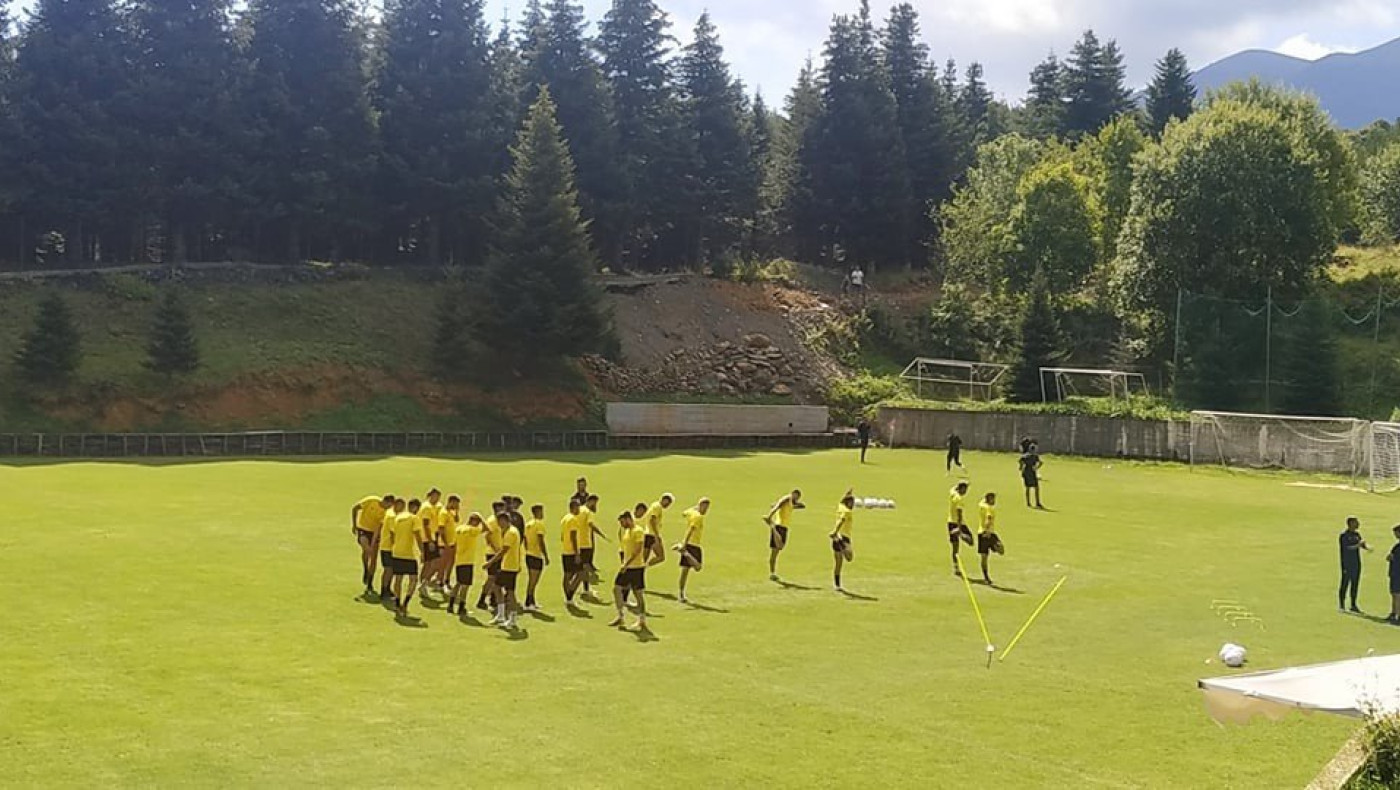 Τρομερό σκηνικό: Κοριτσάκι τραγουδούσε συνθήματα στην προπόνηση του Άρη