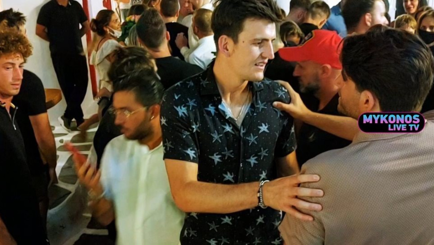 Χάρι Μαγκουάιρ: Ξόδεψε €70.000 σε σαμπάνιες και αστακούς