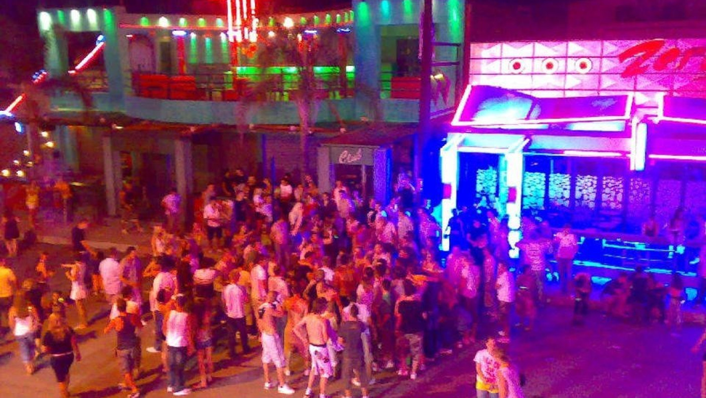 Ανεξέλεγκτοι και απείθαρχοι οι Άγγλοι στη Ζάκυνθο